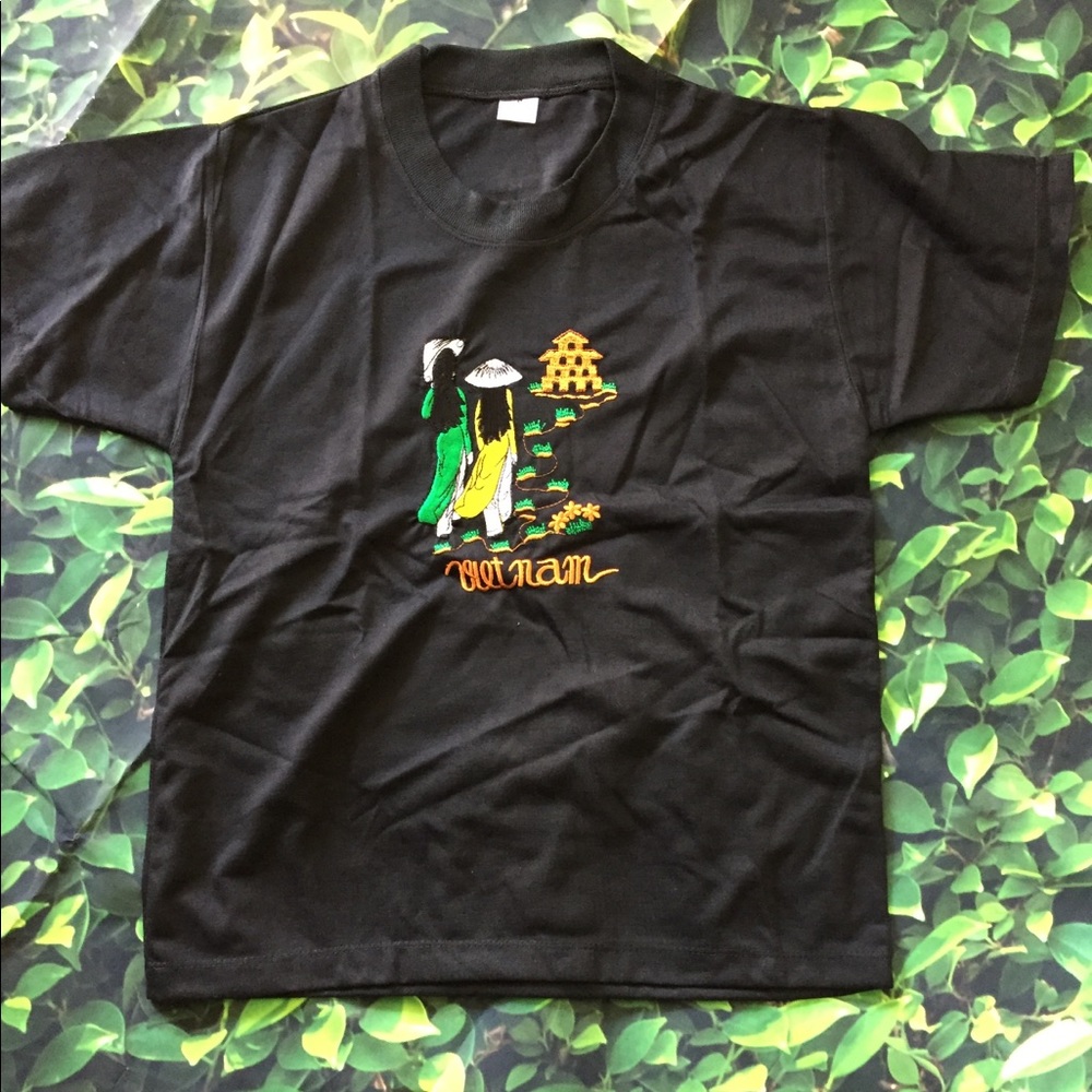 Black Vietnam t-shirt NWOT Sz Small